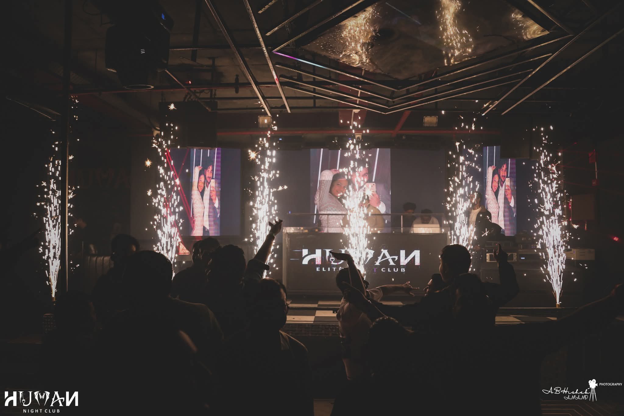 Enjoy the Best Clubbing Experience in Gurgaon at Human Night Club