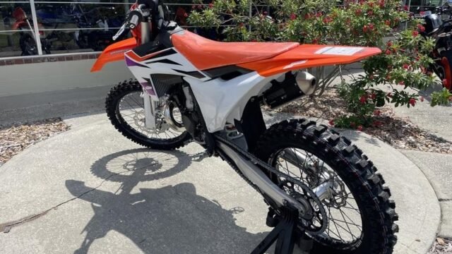 white-and-red-ktm-2