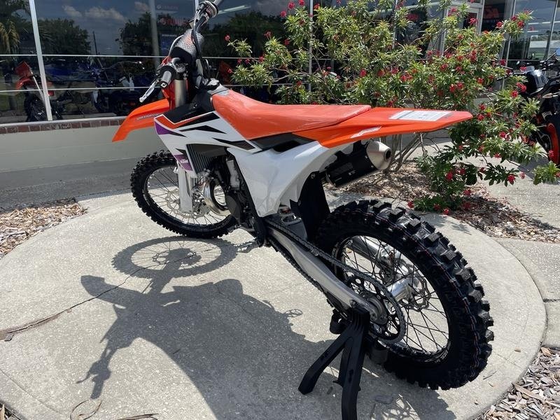 white-and-red-ktm-2