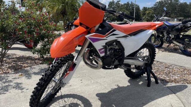 white-and-red-ktms